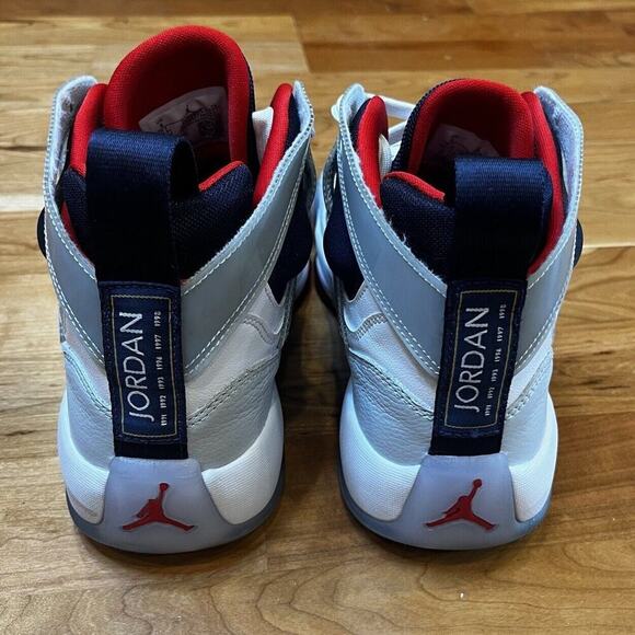 Athletic_Shoes